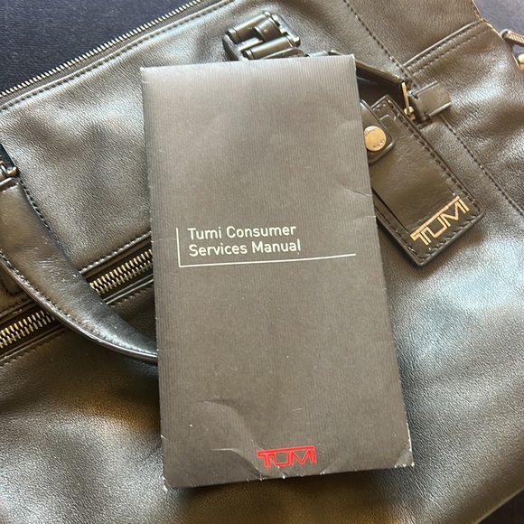 Tumi leather brief case in excellent condition. - Picture 12 of 12